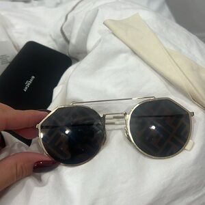 Fendi logo sunglasses